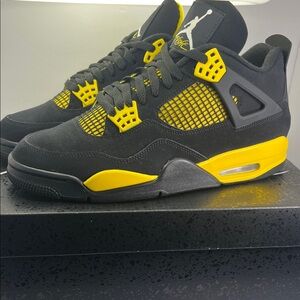 Jordan 4 Retro ‘Thunder 2023’